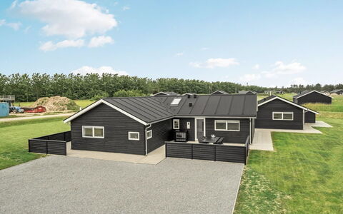 Fegge - 1.5Km from the Sea: Toit, Maison, Domicile, Chalet, Siding, Biens, Allée, Batiments Jardin, Cour, Cabanon