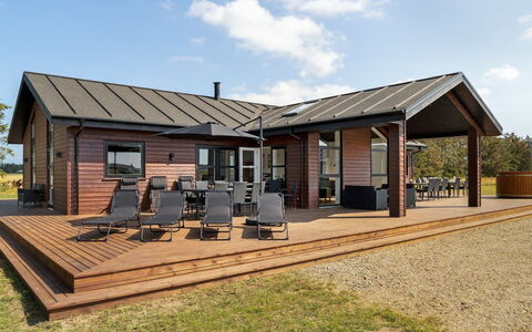 Moreen - 1.5Km from the Sea: Bois, Toit, Domicile, Siding, Maison, Chalet, Biens, Batiments Jardin, Ferme, Porche