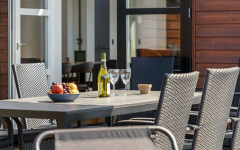 Moreen - 1.5Km from the Sea: Meubles, Mobilier De Jardin, Chaise, Bois, Table, Table Cuisine Et Salle A Manger, Tableau De Plein Air, Salle À Manger, Patio, Tache De Bois