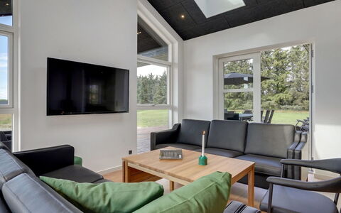 Moreen - 1.5Km from the Sea: Design Intérieur, Plafond, Sol, Sol, Salon, Pièce, Domicile, Canapé, Télévision