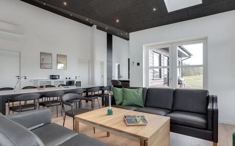 Moreen - 1.5Km from the Sea: Design Intérieur, Sol, Meubles, Plafond, Sol, Bois, Pièce, Salon, Éclairage, Luminaire