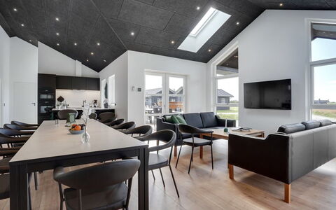 Moreen - 1.5Km from the Sea: Design Intérieur, Plafond, Sol, Sol, Luminaire, Salon, Appartement, Canapé, Parquet