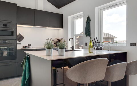 Moreen - 1.5Km from the Sea: Meubles, Design Intérieur, Comptoir, Cuisine, Sol, Luminaire, Cabinetry, Plafond, Sol, Chaise