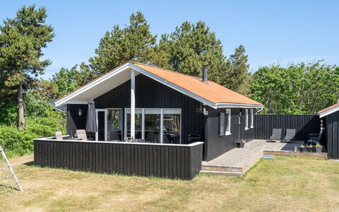 Gottfride - 922M from the Sea: Maison, Domicile, Porte, Toit, Chalet, Biens, Jardin, Ombre, Siding, Cour