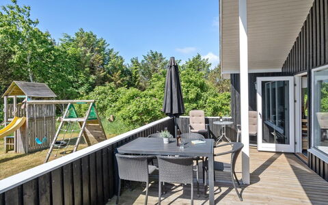 Gottfride - 922M from the Sea: Maison, Domicile, Porte, Toit, Chalet, Biens, Jardin, Ombre, Siding, Cour
