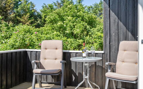 Gottfride - 922M from the Sea: Maison, Domicile, Porte, Toit, Chalet, Biens, Jardin, Ombre, Siding, Cour