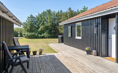 Gottfride - 922M from the Sea: Maison, Domicile, Porte, Toit, Chalet, Biens, Jardin, Ombre, Siding, Cour