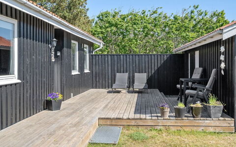Gottfride - 922M from the Sea: Maison, Domicile, Porte, Toit, Chalet, Biens, Jardin, Ombre, Siding, Cour