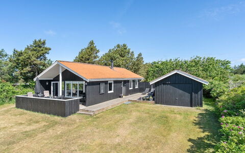 Gottfride - 922M from the Sea: Maison, Domicile, Porte, Toit, Chalet, Biens, Jardin, Ombre, Siding, Cour