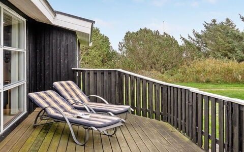 Bernadet - 425M from the Sea: Maison, Domicile, Porte, Toit, Chalet, Biens, Jardin, Ombre, Siding, Cour