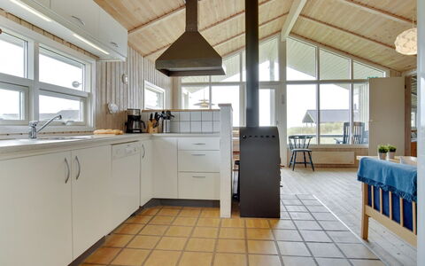 Viktoria - 400M from the Sea: Sol, Sol, Design Intérieur, Cuisine, Meubles, Bois, Plafond, Comptoir, Parquet, Cabinetry