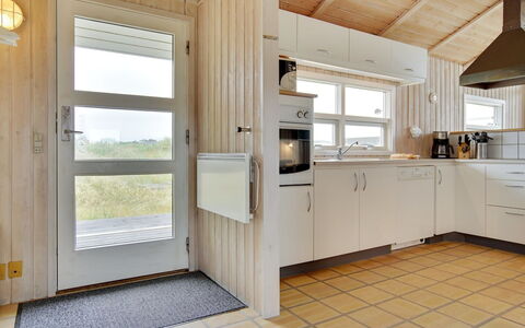 Viktoria - 400M from the Sea: Bois, Sol, Cuisine, Plafond, Sol, Design Intérieur, Cabinetry, Pièce, Comptoir, Domicile