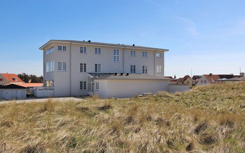 Lenaya - 75M from the Sea: Toit, Chalet, Domicile, Ombre, Siding, Ferme, Porche, Structure En Plein Air, Batiments Jardin