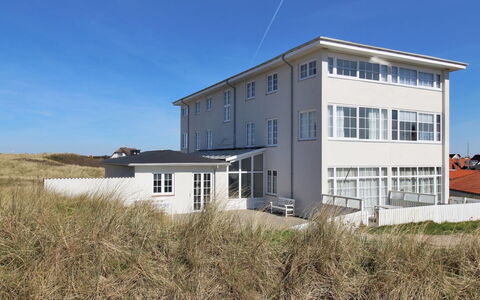 Lenaya - 75M from the Sea: Toit, Chalet, Domicile, Ombre, Siding, Ferme, Porche, Structure En Plein Air, Batiments Jardin