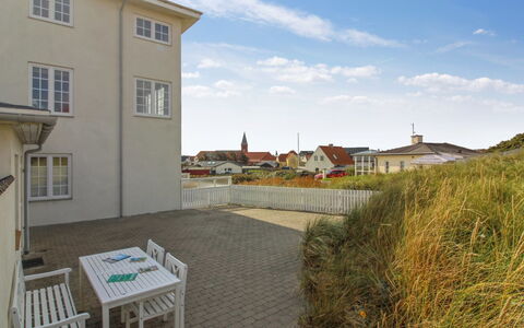 Lenaya - 75M from the Sea: Toit, Chalet, Domicile, Ombre, Siding, Ferme, Porche, Structure En Plein Air, Batiments Jardin