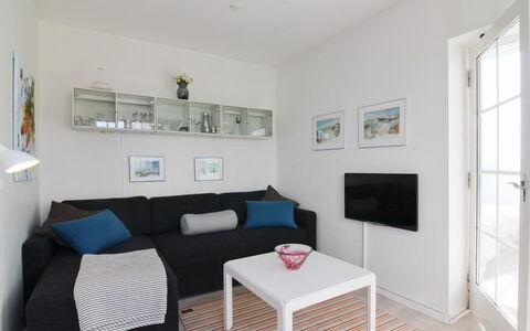 Lenaya - 75M from the Sea: Meubles, Design Intérieur, Canapé, Sol, Salon, Sol, Pièce, Appartement, Domicile, Éclairage