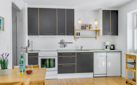 Adla - 450M from the Sea: Cuisine, Appareil De Cuisine, Comptoir, Meubles, Principaux Appliance, Sol, Design Intérieur, Cabinetry, Bois, Électroménager