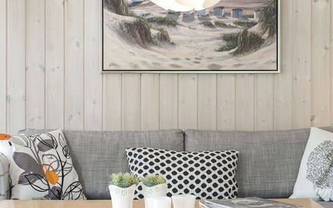 Ilka - 375M from the Sea: Design Intérieur, Meubles, Salon, Cadre, Pièce, Canapé, Coussin, Throw Pillow, Oreiller