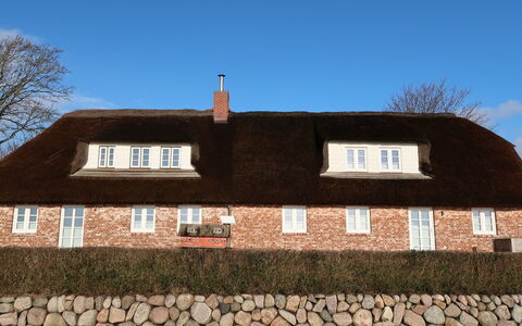 Dagebüll 102: Ciel, Nuage, Bâtiment, Fenêtre, Plante, Arbre, Lot Terre, Maison, Herbe, Paysage