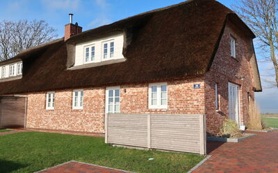Dagebüll 102: Ciel, Nuage, Bâtiment, Fenêtre, Plante, Arbre, Lot Terre, Maison, Herbe, Paysage