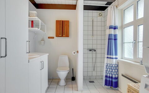 Janakij - 475M from the Sea: Luminaire Plomberie, Sol, Sol, Design Intérieur, Évier, Robinet, Plomberie, Lavabo, Salle De Bains, Plafond