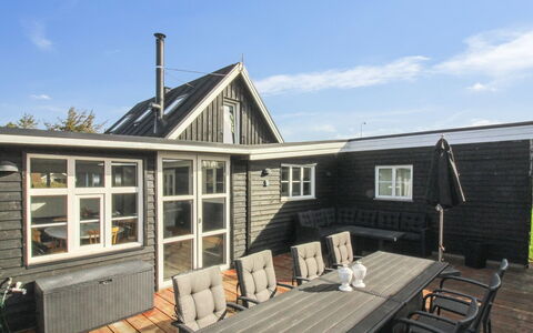 Janakij - 475M from the Sea: Bois, Toit, Domicile, Maison, Architecture, Siding, Chalet, Porte, Plate-Forme, Porche