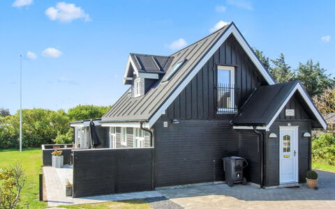 Janakij - 475M from the Sea: Toit, Maison, Domicile, Chalet, Siding, Biens, Allée, Batiments Jardin, Cour, Cabanon
