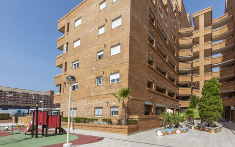 Oropesa del Mar 333: Bâtiment, Jour, Fenêtre, Appartement, Ville, Zone Urbaine, Zone Résidentielle, Façade, Quartier, Architecture