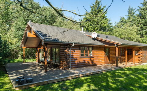 Floriane - 700M from the Sea: Bois, Sol, Design Intérieur, Sol, Meubles, Parquet, Pièce, Plafond, Tache De Bois, Dur