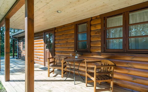 Floriane - 700M from the Sea: Bois, Toit, Maison, Chalet, Porte, Domicile, Siding, Lot Terre, Batiments Jardin, Cabanon
