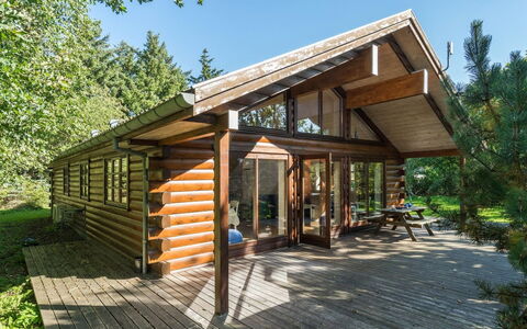 Floriane - 700M from the Sea: Bois, Toit, Maison, Chalet, Porte, Domicile, Siding, Lot Terre, Batiments Jardin, Cabanon