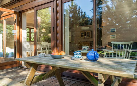 Floriane - 700M from the Sea: Bois, Toit, Maison, Chalet, Porte, Domicile, Siding, Lot Terre, Batiments Jardin, Cabanon