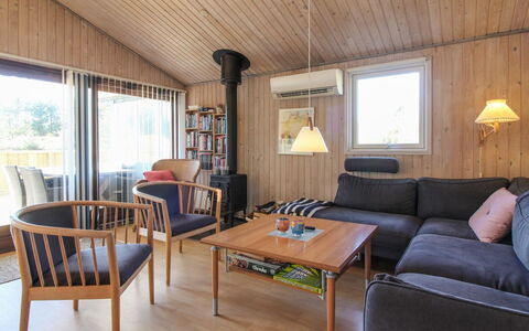 Taina - 1.1Km from the Sea: Maison, Domicile, Porte, Toit, Chalet, Biens, Jardin, Ombre, Siding, Cour