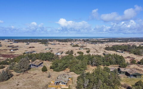 Taina - 1.1Km from the Sea: Maison, Domicile, Porte, Toit, Chalet, Biens, Jardin, Ombre, Siding, Cour