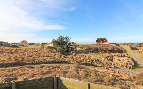 Fania - 200M from the Sea: Bois, Toit, Maison, Chalet, Porte, Domicile, Siding, Lot Terre, Batiments Jardin, Cabanon