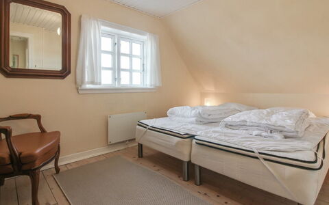 Fania - 200M from the Sea: Bois, Chambre, Sol, Lit, Sol, Design Intérieur, Drap De Lit, Literie, Plafond, Cadre De Lit