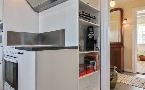 Fania - 200M from the Sea: Appareil De Cuisine, Cuisine, Design Intérieur, Principaux Appliance, Comptoir, Sol, Cabinetry, Bois, Meubles, Sol