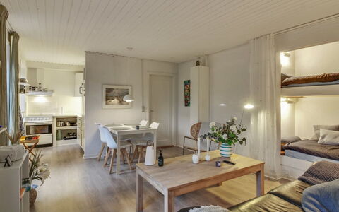 Ingert - 250M from the Sea: Meubles, Design Intérieur, Sol, Sol, Canapé, Bois, Plafond, Pièce, Salon, Éclairage