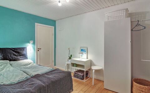 Ingert - 250M from the Sea: Design Intérieur, Chambre, Meubles, Sol, Sol, Plafond, Lit, Pièce, Drap De Lit, Literie