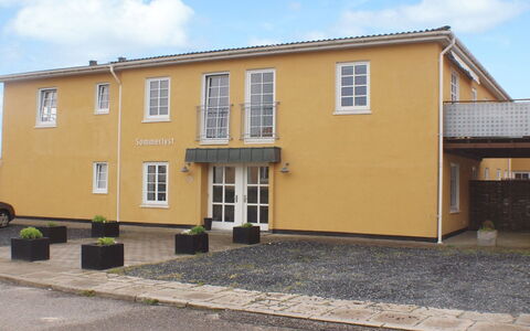 Ingert - 250M from the Sea: Fenêtre, Surface De La Route, Façade, Porte, Composite, Fenêtre À Guillotine, Béton, Allée, Siding, Accueil Porte