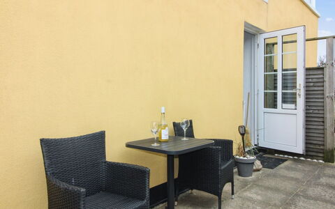 Ingert - 250M from the Sea: Mur, Sol, Sol, Meubles, Design Intérieur, Porte, Appartement, Chaise, Tache De Bois, Plante D'Appartement