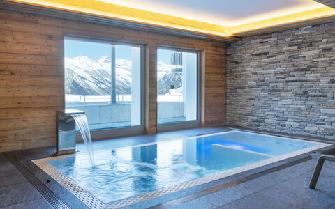 Les Terrasses de Nendaz D1: L'Eau, Propriété, Fenêtre, Bâtiment, Piscine, Bleu Azur, Ombre, Bois, Éclairage, Design Intérieur