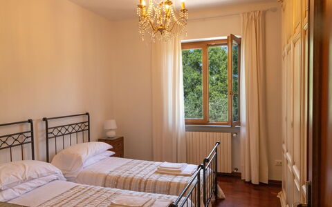 Residenza la Casuccia: Lit, Design Intérieur, Chambre, Literie, Cadre De Lit, Sol, Drap De Lit, Pièce, Meubles, Plafond