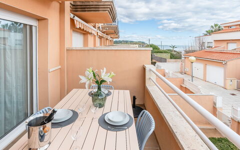 Canción de Mar: Appartement, Balcon, Tache De Bois, Mobilier De Jardin, Daylighting