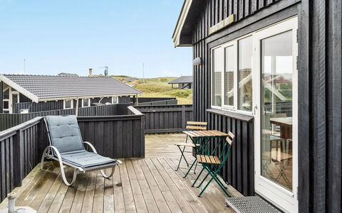 Helma - 200M from the Sea: Bois, Maison, Chalet, Domicile, Toit, Zone Rurale, Siding, Cabane En Rondins, Batiments Jardin, Dur