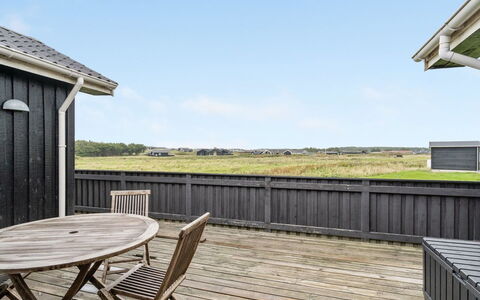Helma - 200M from the Sea: Bois, Maison, Chalet, Domicile, Toit, Zone Rurale, Siding, Cabane En Rondins, Batiments Jardin, Dur