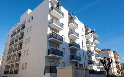 Sakura: Ciel, Jour, Propriété, Bâtiment, Fenêtre, Bloc Tour, Design Urbain, Condominium, Quartier, Zone Résidentielle