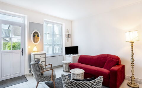 Les Étourneaux: Meubles, Design Intérieur, Sol, Canapé, Mur, Sol, Salon, Pièce, Plafond, Appartement