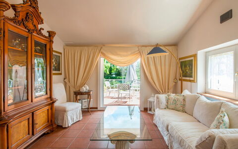 Villa Sole Martina Franca: Meubles, Design Intérieur, Sol, Sol, Canapé, Bois, Plafond, Éclairage, Salon, Pièce