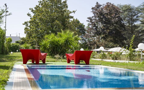 Villa Sole Martina Franca: L'Eau, Plante, Ciel, Propriété, Arbre, Ombre, Herbe, Loisir, Paysage, Paysage Naturel